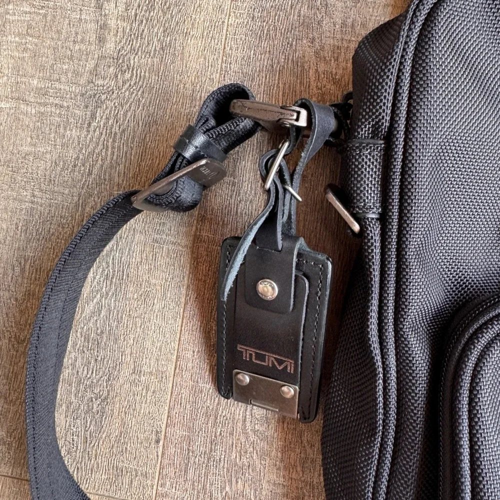 T-Tech by Tumi Black Ballistic Nylon Messenger Bag Laptop Briefcase 56117D